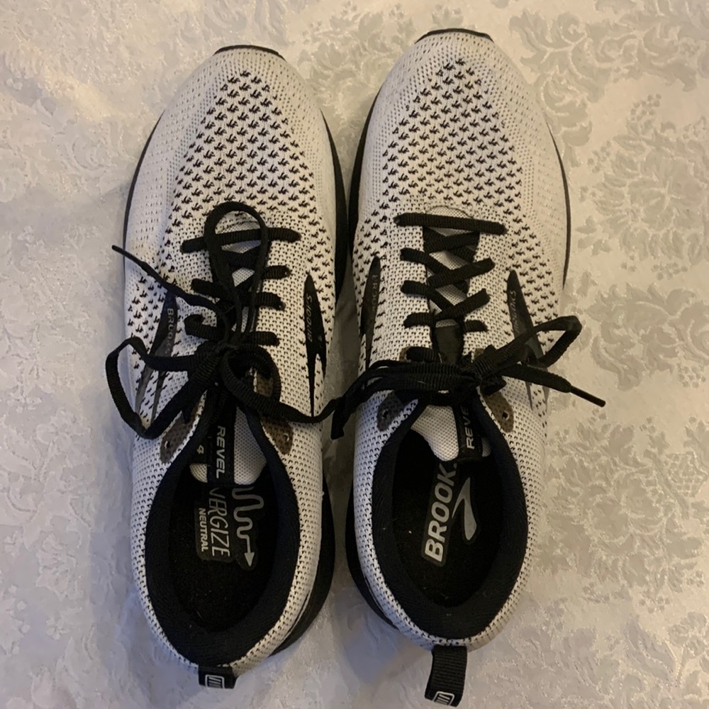 Brooks Revel women’s size 10 medium width.